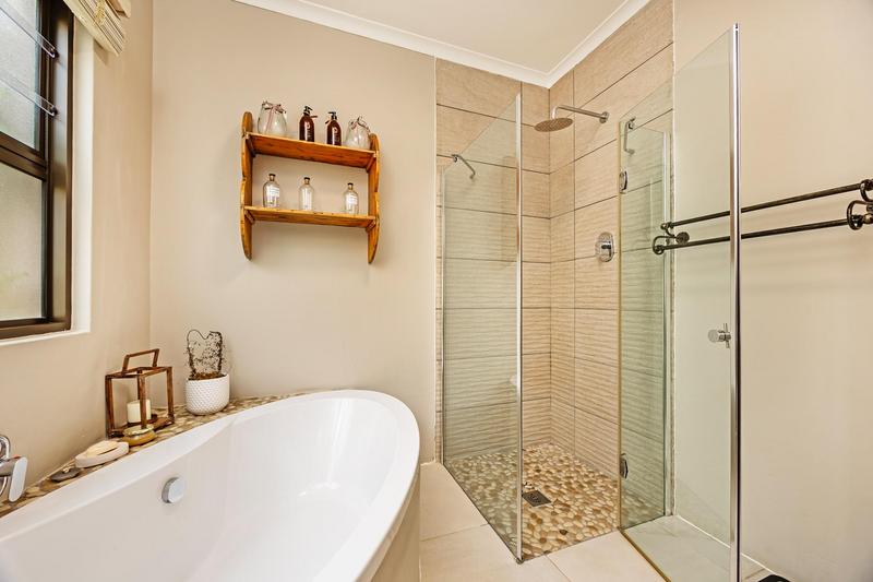 3 Bedroom Property for Sale in Uitzicht Western Cape